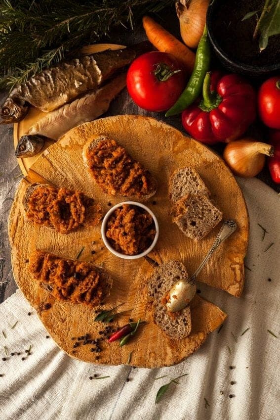 Pachetu’ din Moldova” – cu produse artizanale din peşte (~5kg)